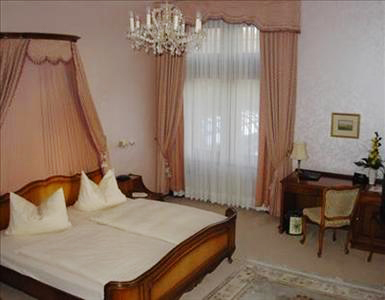 Schloßhotel Taunus Frankfurt Main Flughafen Niedernhausen Eppstein